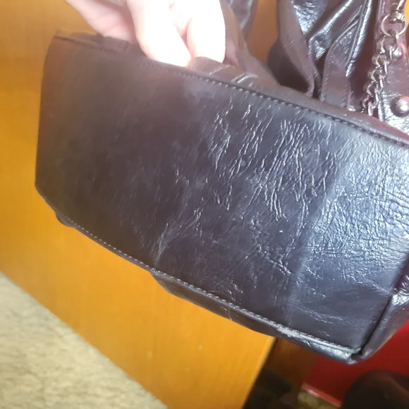 Black Leather Chain-Embellished Women's Bag - Picture 4 of 10